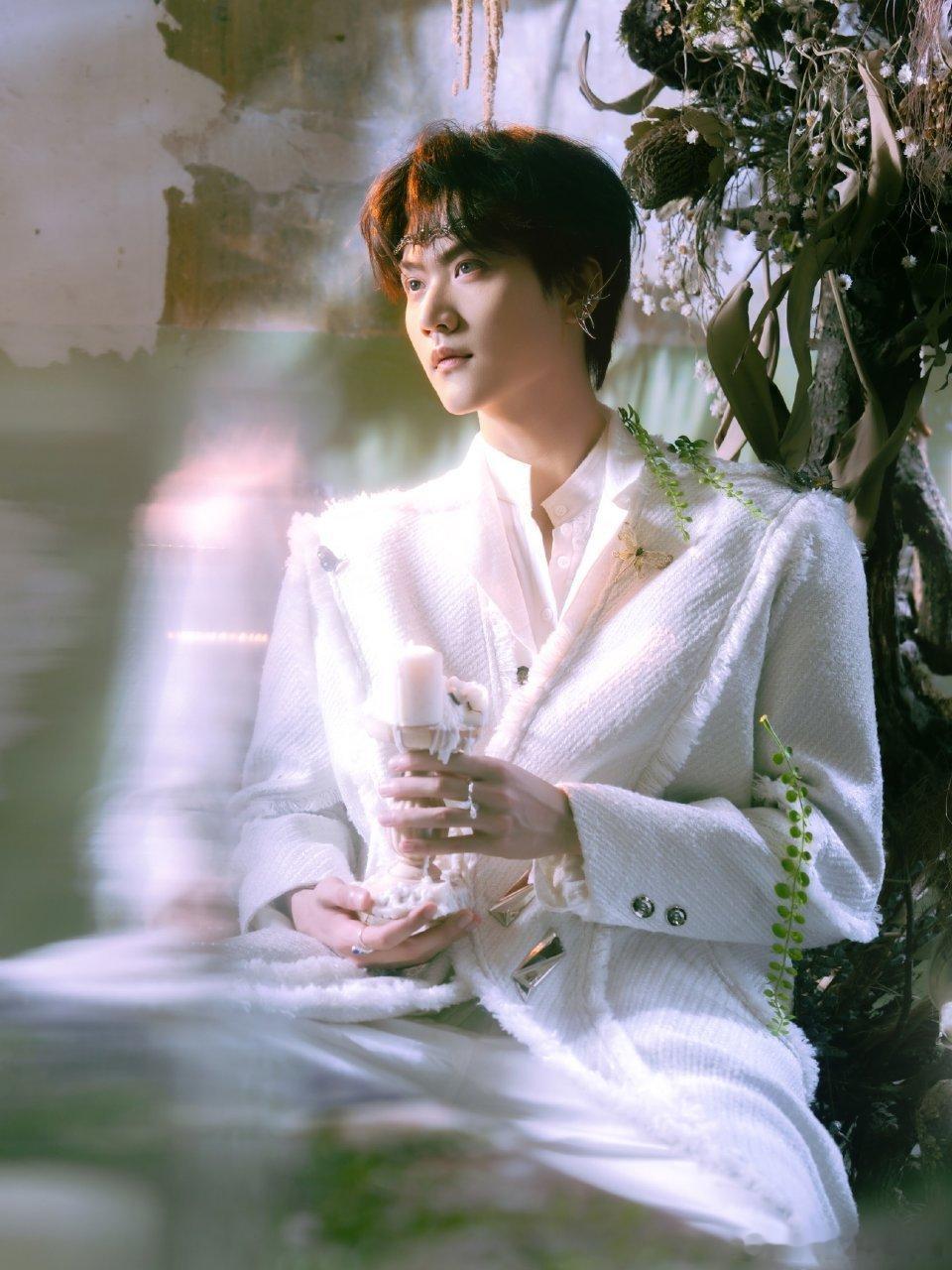 周柯宇分享初次认识井胧的场景偶然的地铁邂逅，定格两人初识的温柔片段，趣味过往满满