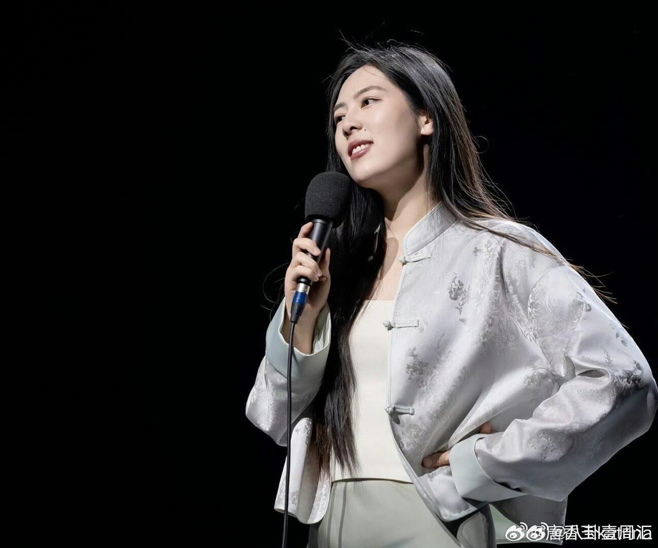 唐香玉唱歌没口音被唐香玉唱歌圈粉了！没口音还自带韵律感，比她那 “铮铮铁骨” 的