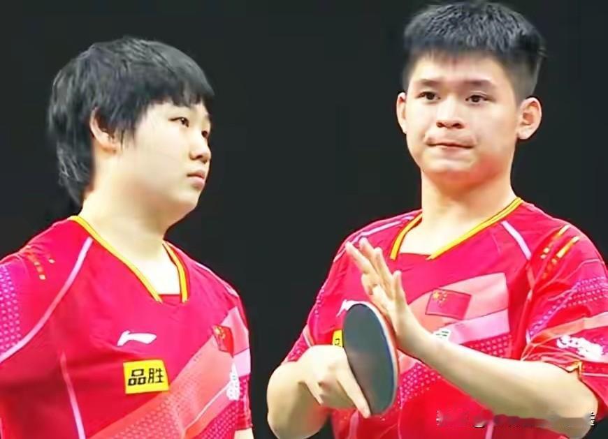 总决赛爆大冷，国乒世界第一遭逆转 ，林诗栋/蒯曼1-3输外战，无缘混双决赛

W