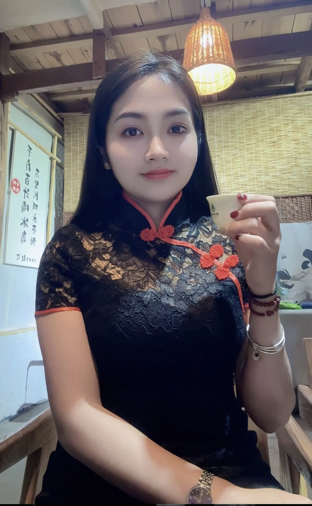 比起容貌更珍贵的东西，就是拥有自己的风骨和辩驳是非得能力，上下兼容的纯...