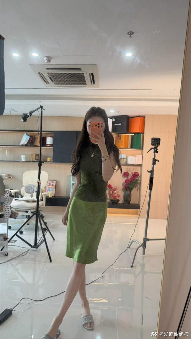 不是五颜六色的衣服我不穿 哈哈哈哈哈 