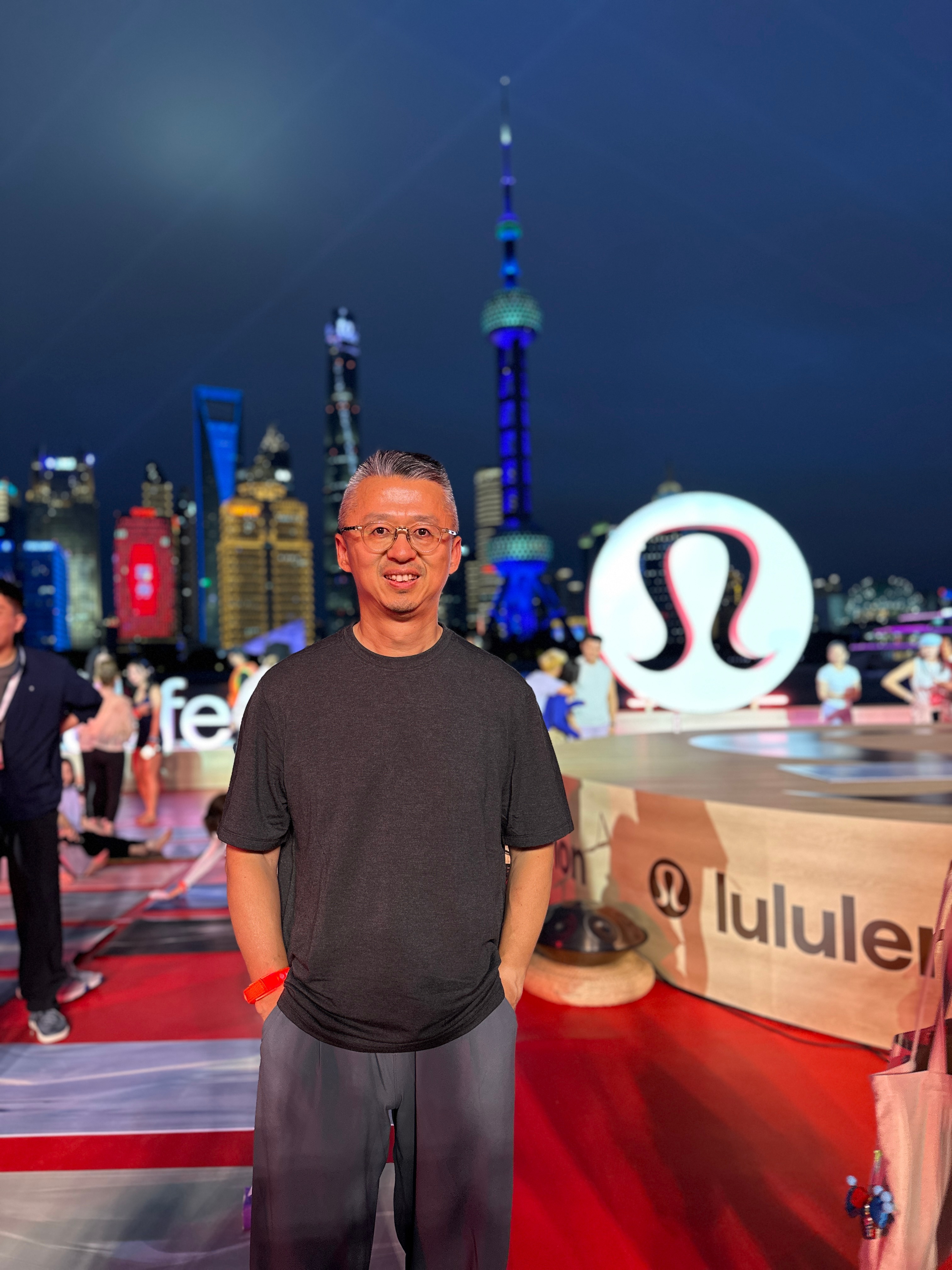 人生第一场瑜伽交给lululemon，那可是再合适不过；毕竟，lulu如今的盛大
