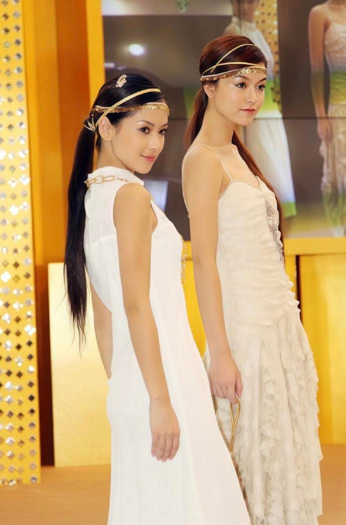 2006年，17岁的angelababy、文咏珊 ​