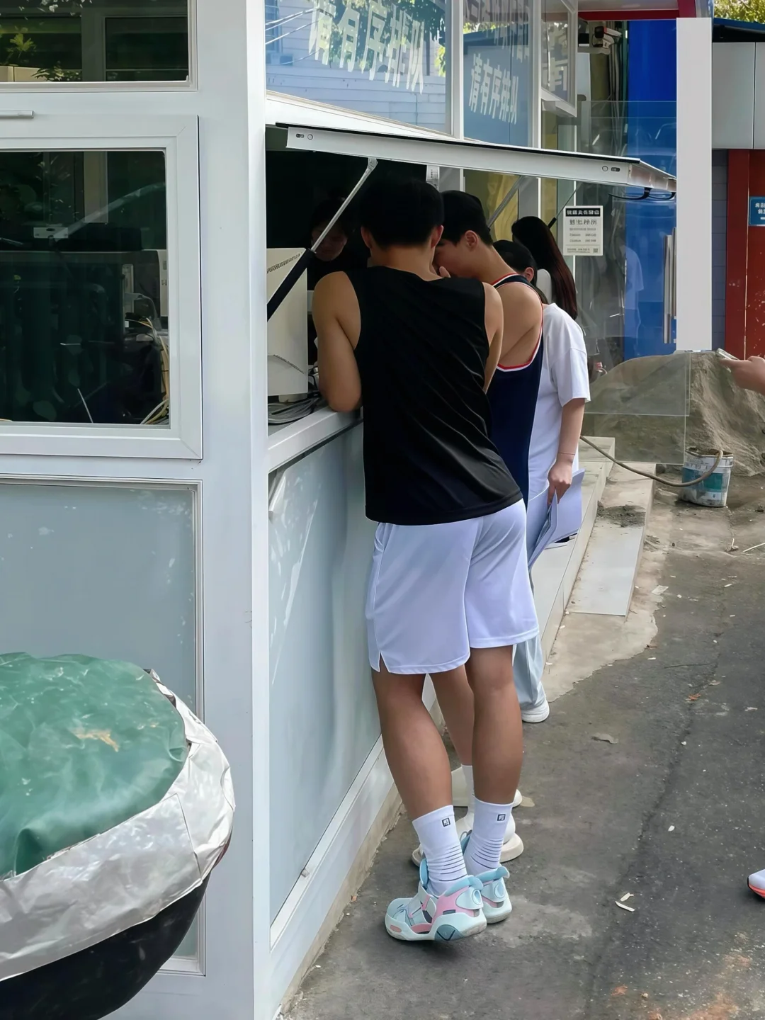 哎哟～不错哦 这样的弟弟很nice