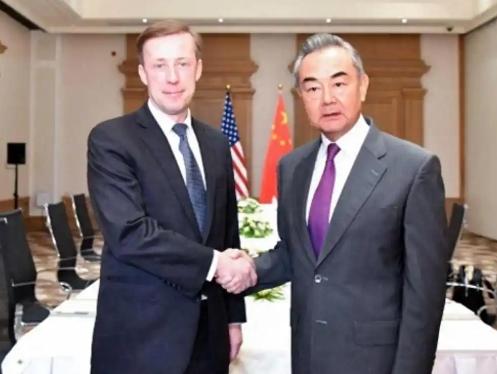 深夜炸雷！美国对华芯片 “斩首行动” 再升级，三大巨头集体 “拉闸” 断供，国产