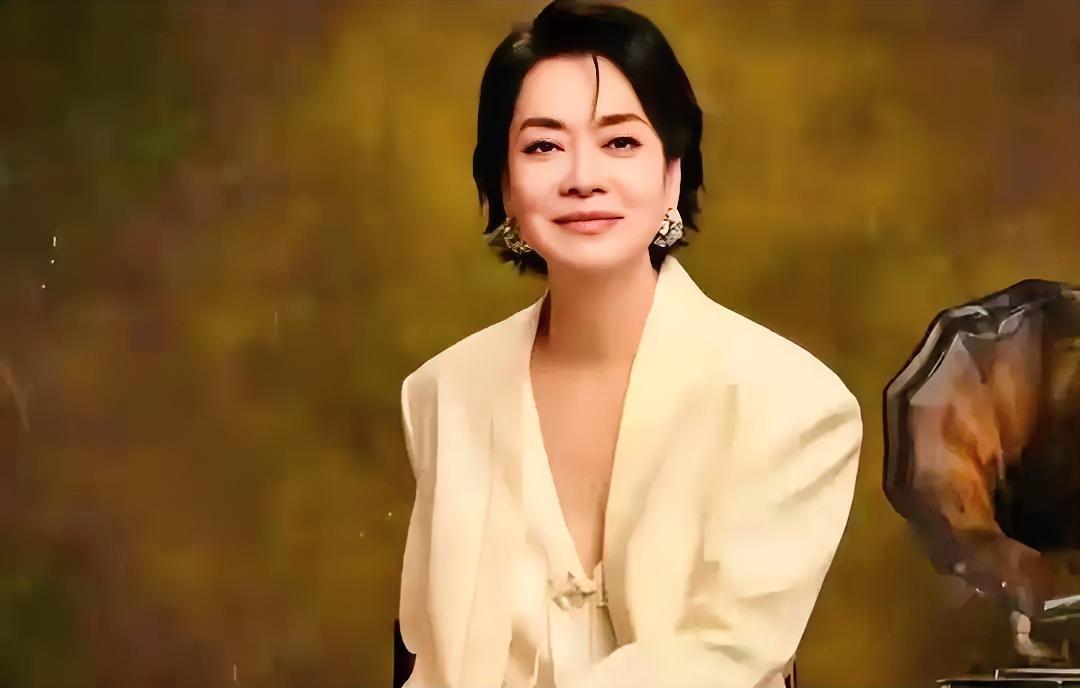 毛阿敏放手200亿遗产的通透决定，其实藏着多少人生智慧？  

当年在央视春晚舞