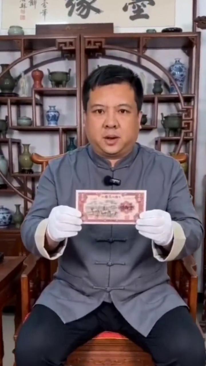价值161W的牧马图RMB。
第1版RMB壹万元，牧马图一枚，161万元成交。它