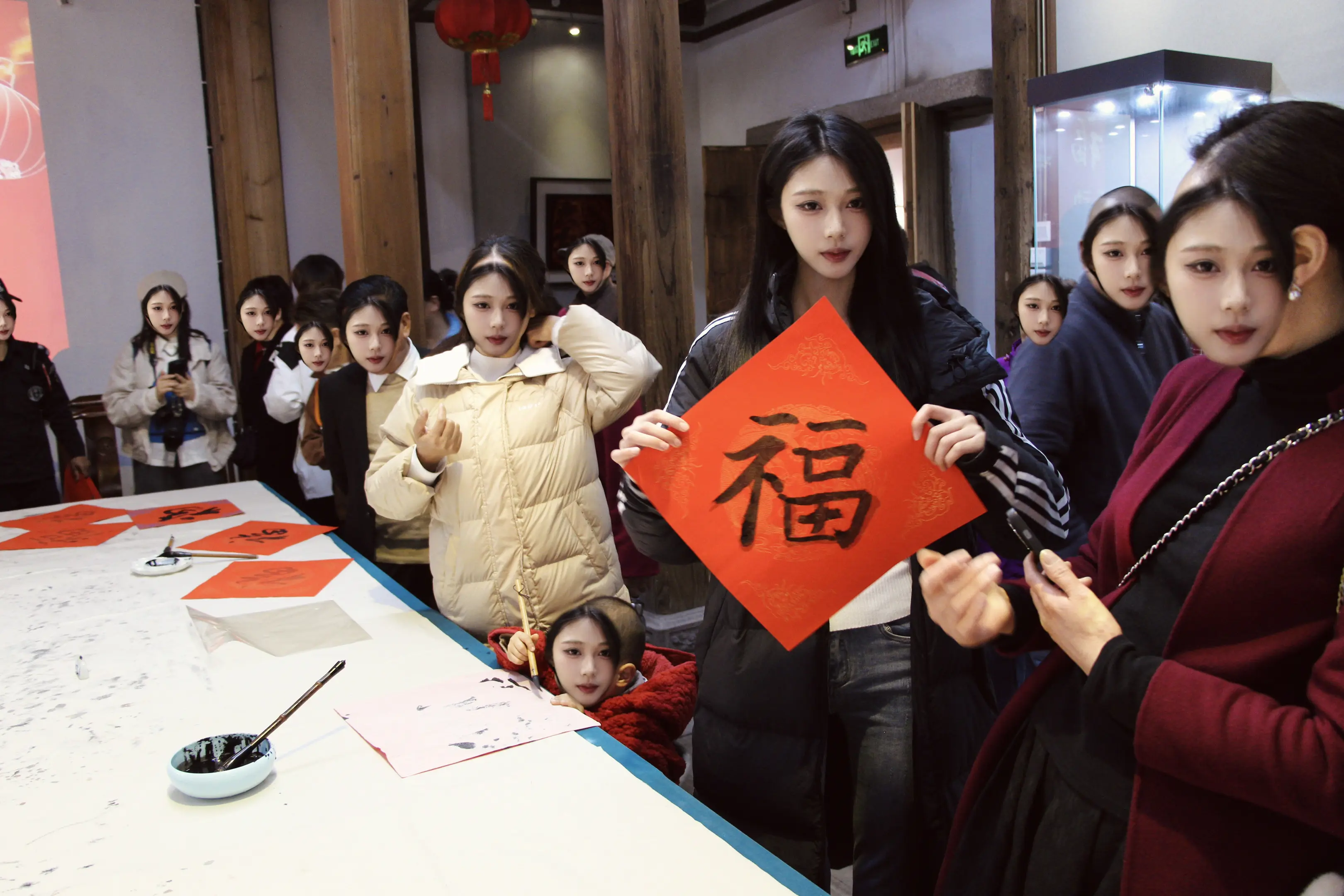 愿灯火长明 喜乐安宁 新年快乐！