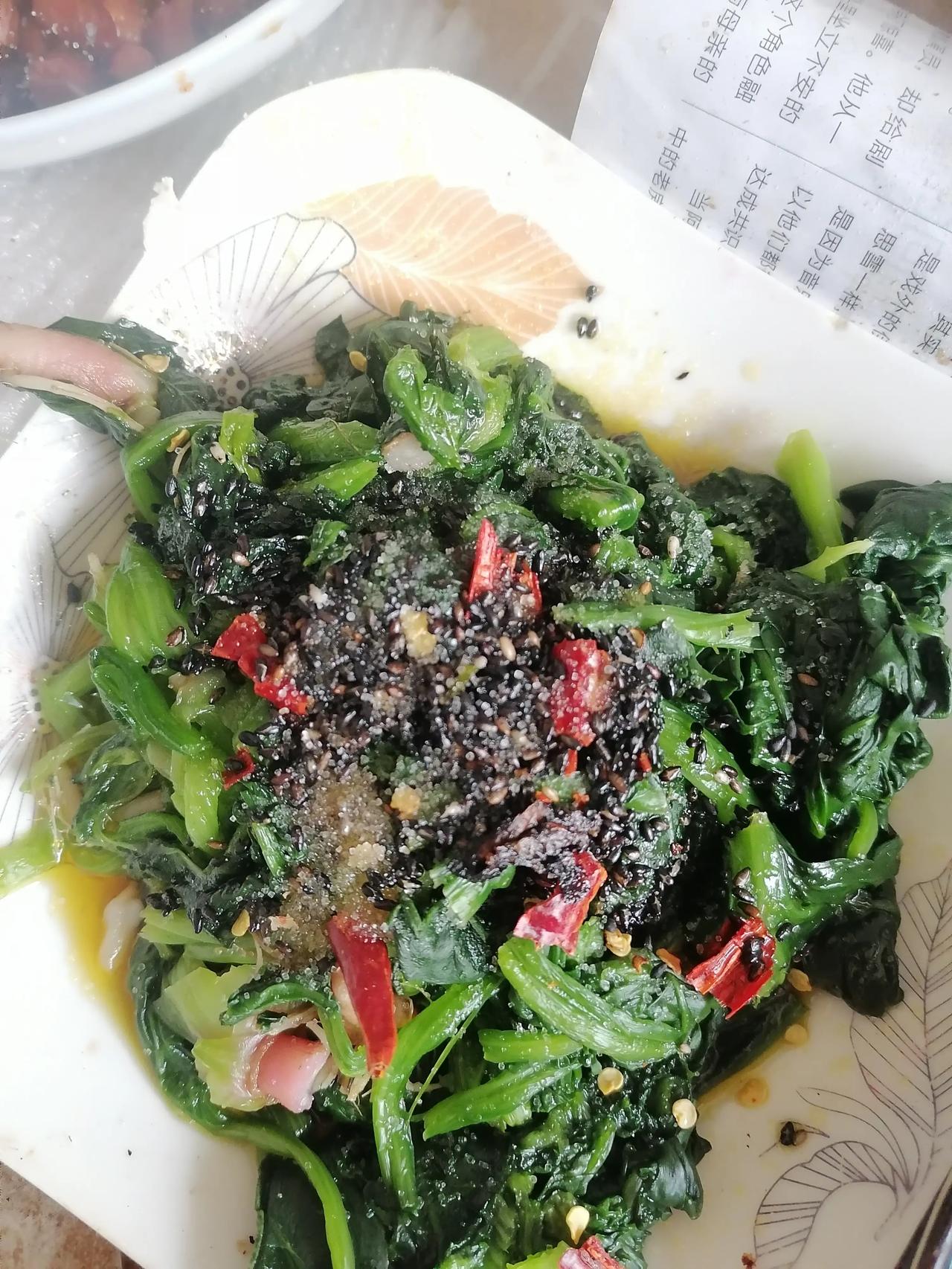 冷风春日冷飕飕
文11珂芃·原创
很冷的天气
好像又回到秋天
推开窗，有风微冷