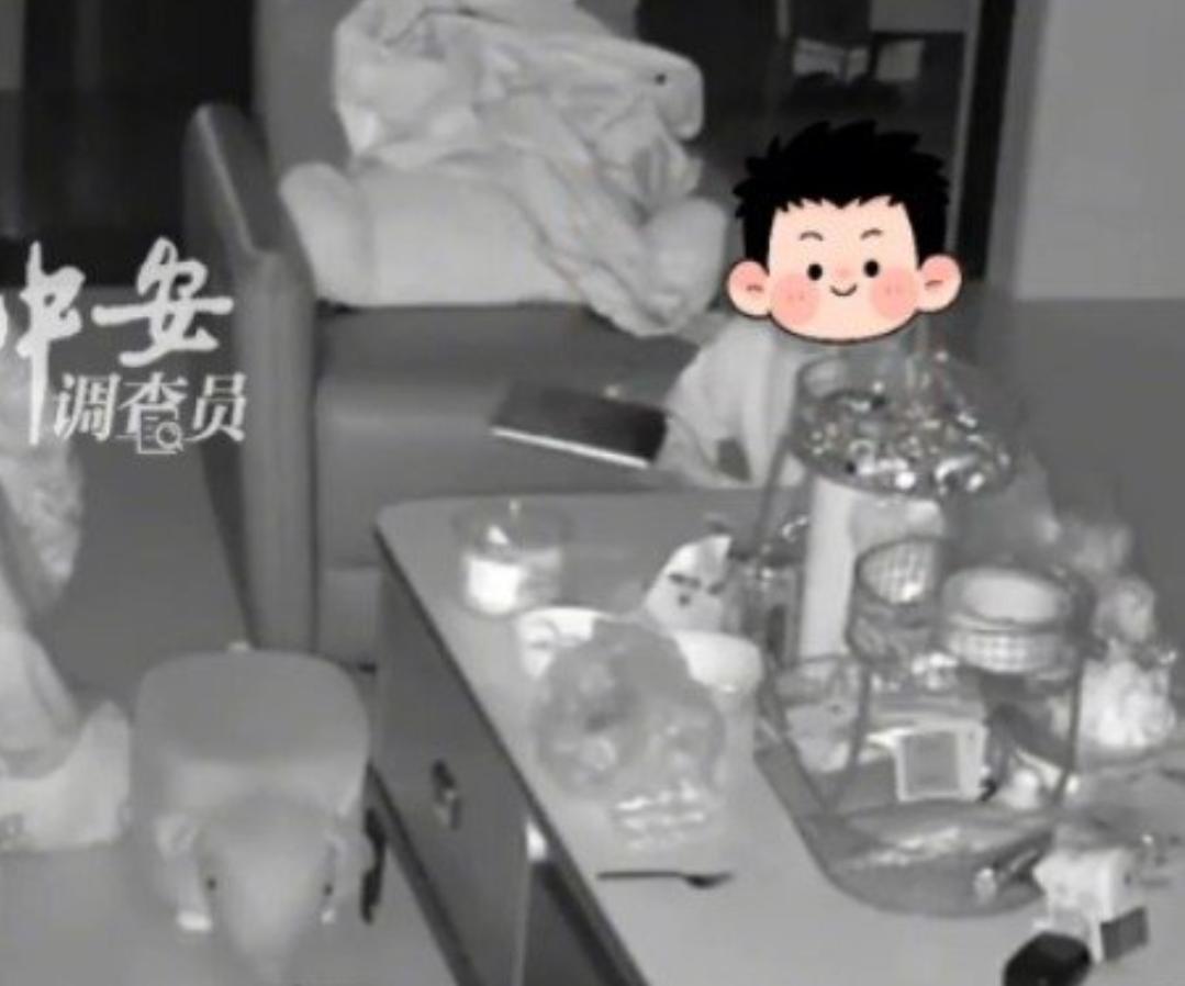 凌晨3点孩子等家长睡熟偷平板玩，多少家庭正在上演
 
凌晨三点，家长睡得正香，孩