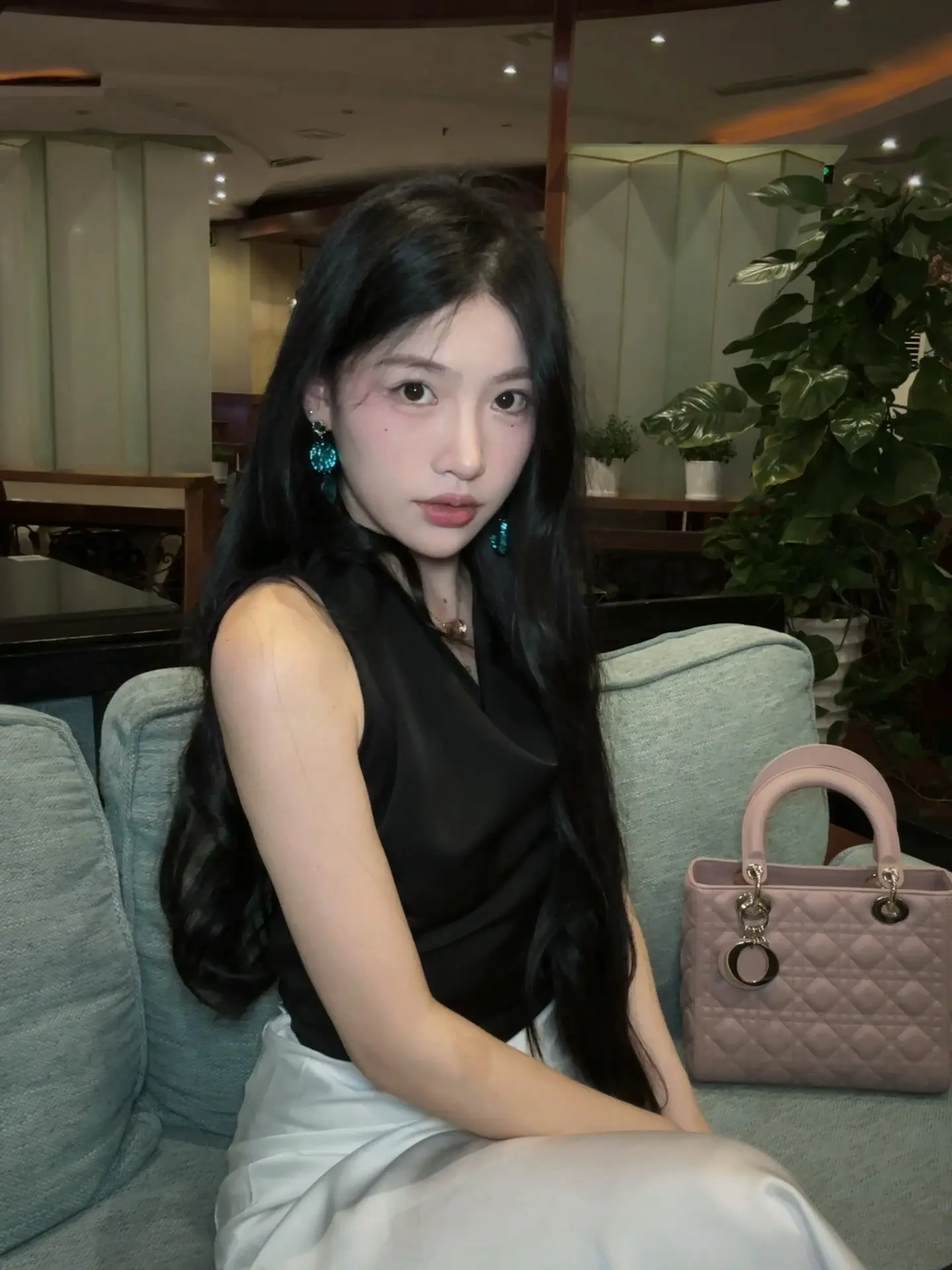 谈恋爱就两个要求 给我花钱 别花我钱