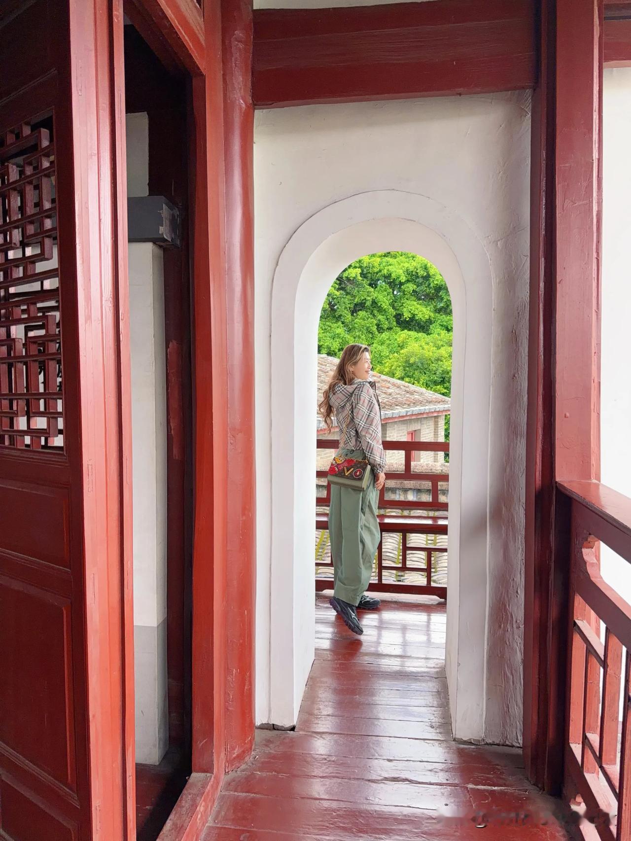 濂江书院
林浦宋帝行宫
在当年朱熹讲课的学堂、在700岁的古榕树下倾听75岁的老