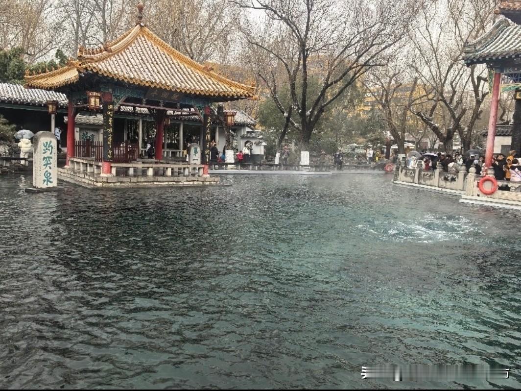 年岁越近，乡愁越浓，才懂家人盼归来，从不是盼你衣锦还乡、满载荣光，只求你平平安安