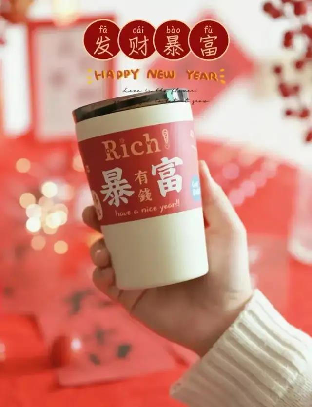 跨年朋友圈这样发，太有感觉了跨越时光的门槛，迈向美好的未来，满怀上一年的热爱，奔