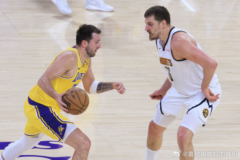 湖人今日主场经历加时127-125击败掘金。东契奇出战43分钟，投篮26中10，
