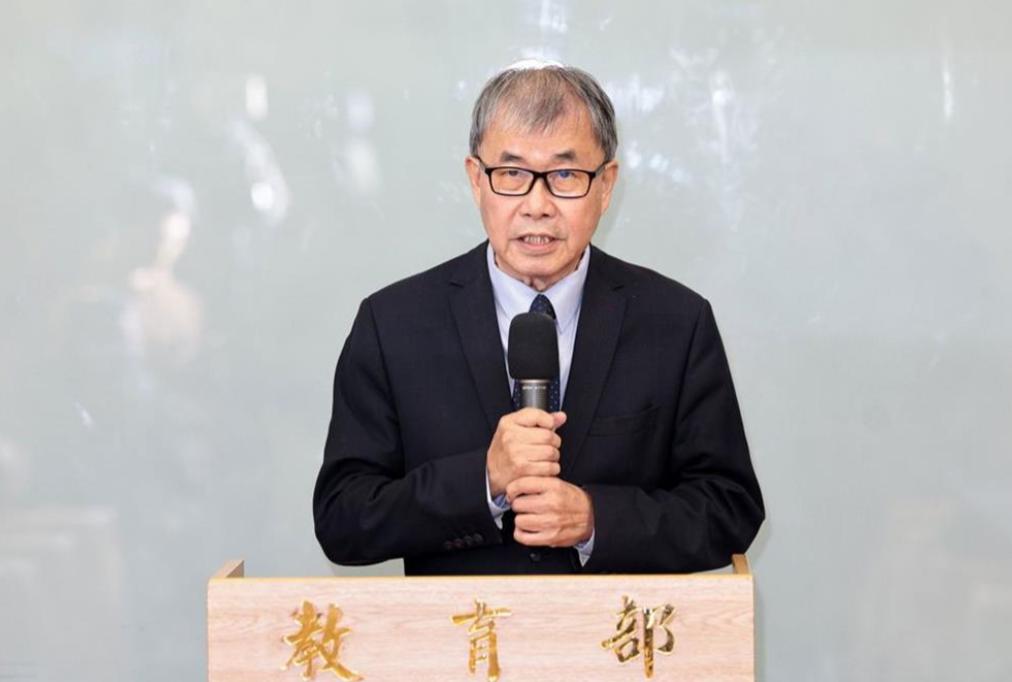 见过厚脸皮的，没见过这么厚脸皮的！前脚郑英耀被国台办列为“台独”顽固分子，后脚就