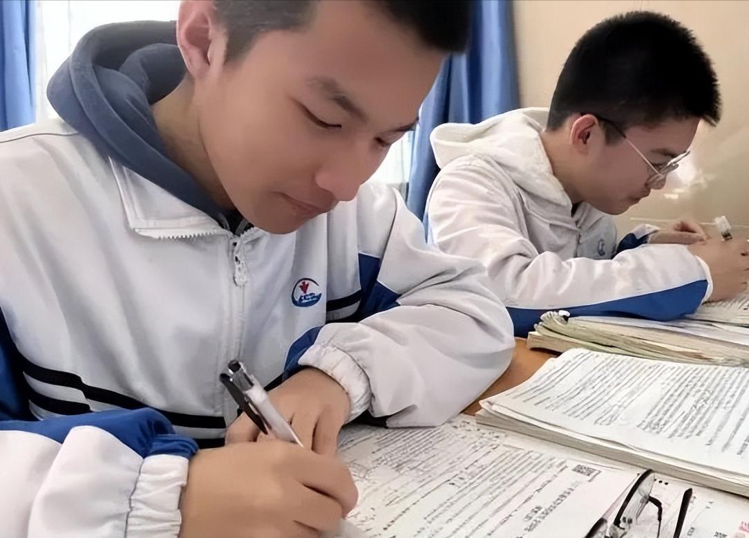 初中生暑假，各科逆袭方法！这样去学，开学就是学霸。

一、语文不好。

有家长说