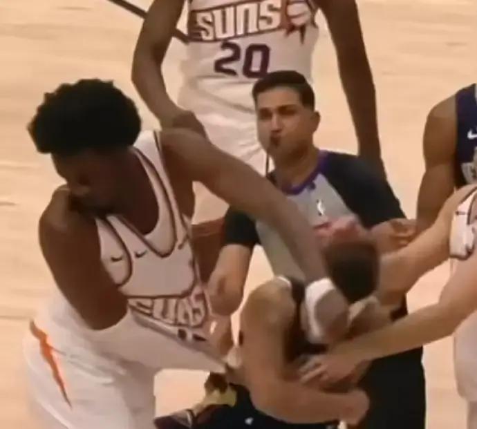 禁赛3场！马威和老六挥拳，NBA久违火药味回来了
 
NBA官方罚单：马威停3场