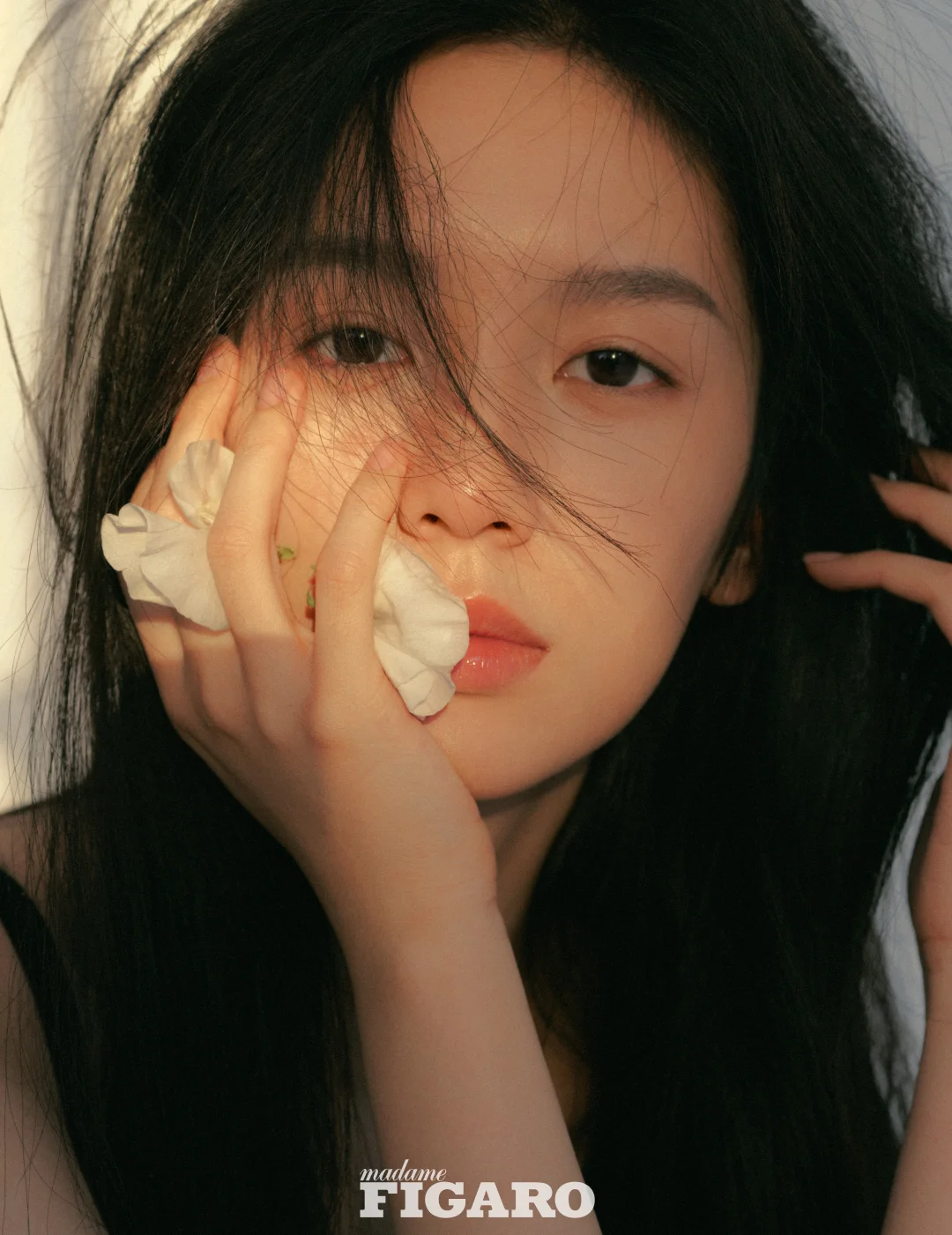 周也费加罗二月刊封面，干干净净的高级美！