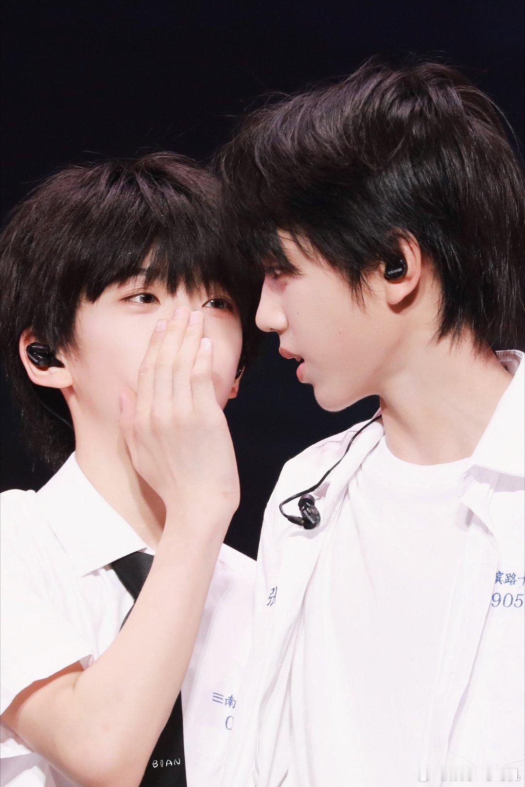 张桂源张函瑞双人手势舞张桂源张函瑞cha了耶 双人手势舞的卡点精准度直接拉满，每