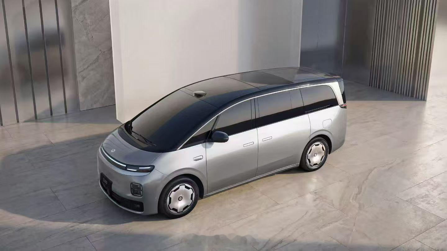 零跑首款MPV，零跑D99，旗舰MPV长这样目前已知信息如下：1、全球最长纯电续