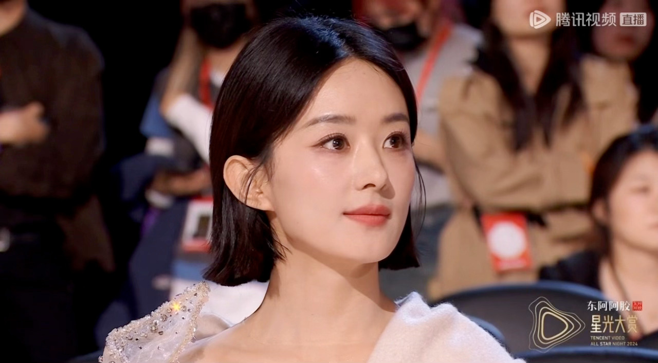 我晕倒了。。。赵丽颖对镜头笑太漂亮了。。。 