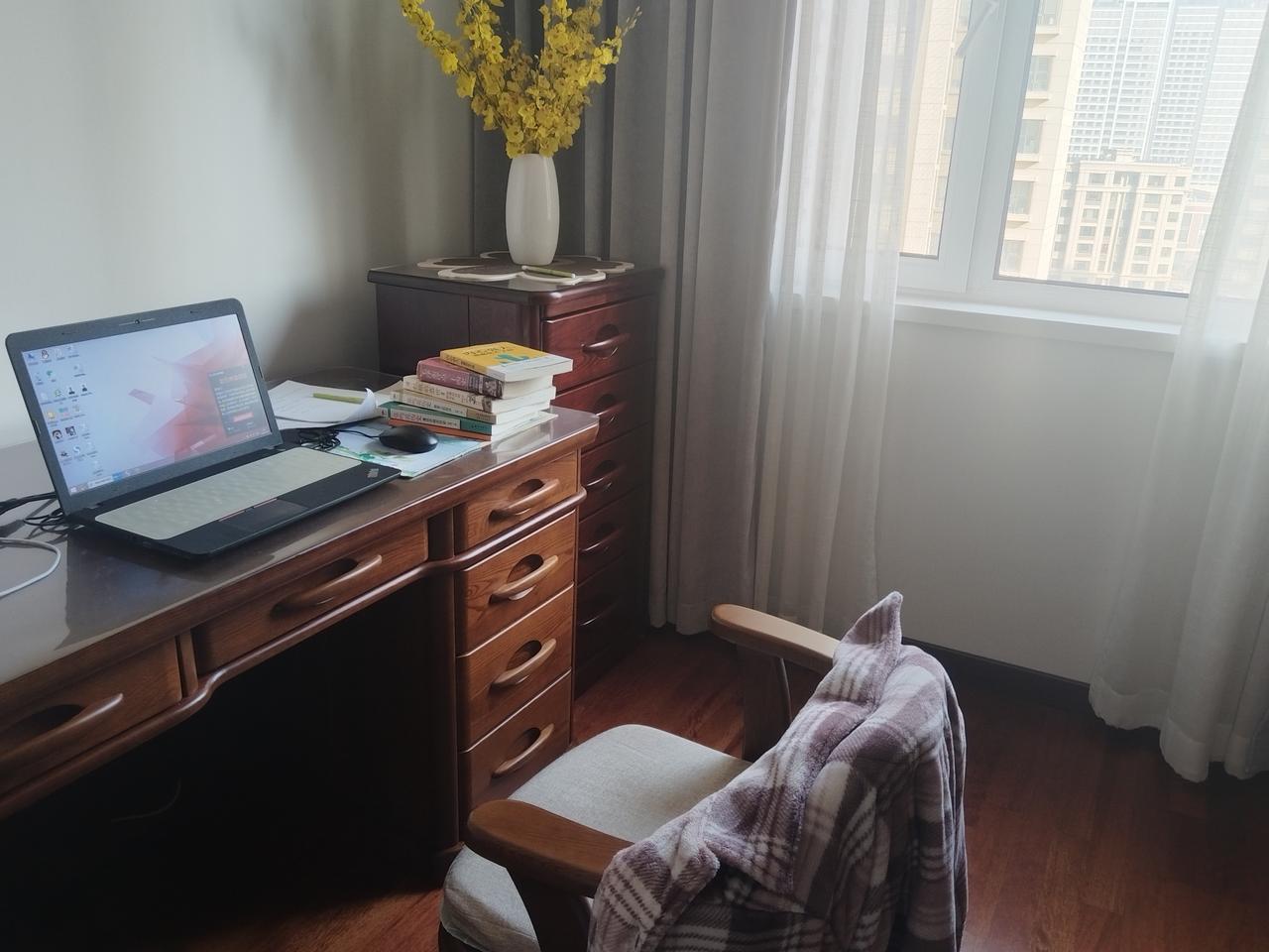 家里属于我的空间

虽然不大，但很温馨！
告别了青春
告别了冲动
告别了欲望
