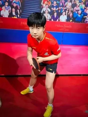 孙颖莎蜡像入驻上海杜莎(7月13日)
7月13日，孙颖莎上海杜莎夫人蜡像馆ico