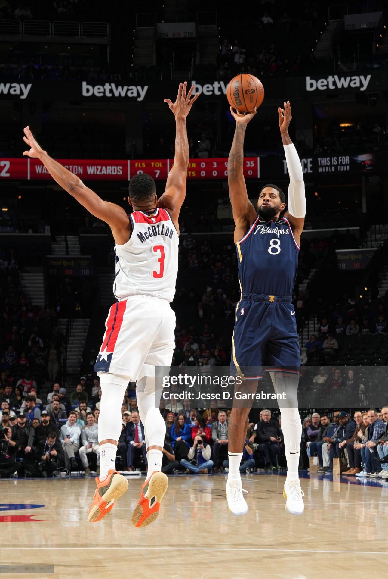 上半场比赛结束：76人队66-54暂时领先奇才队！防守在线！乔治上半场出战13分