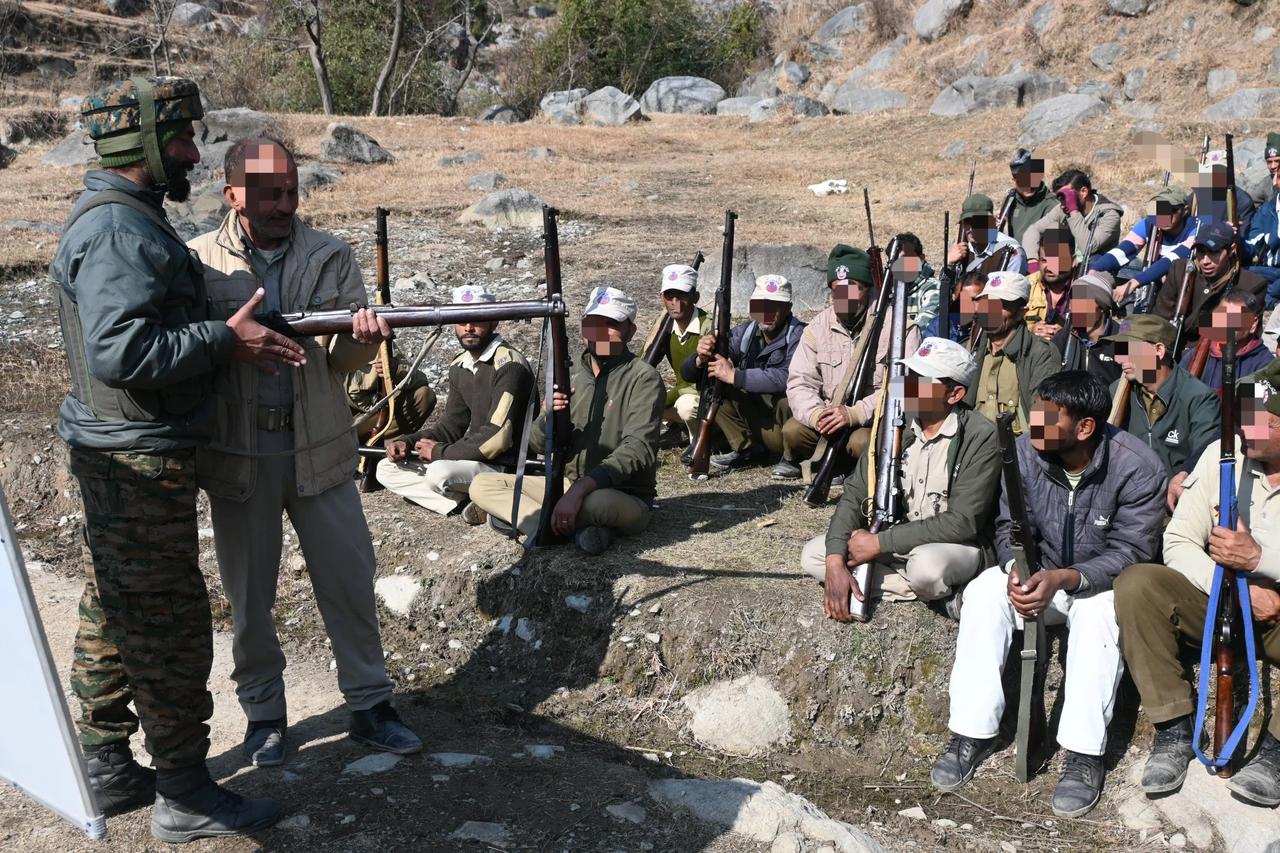 印度民兵单位配备 发射7.62x51mm 口径 Ishapore 步枪 7.62