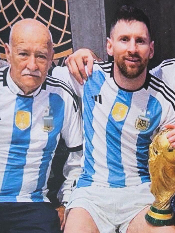 【🥲🥲🥲】小梅更新ins：“你一直都在那里，是你让阿根廷足球协会注意到我为