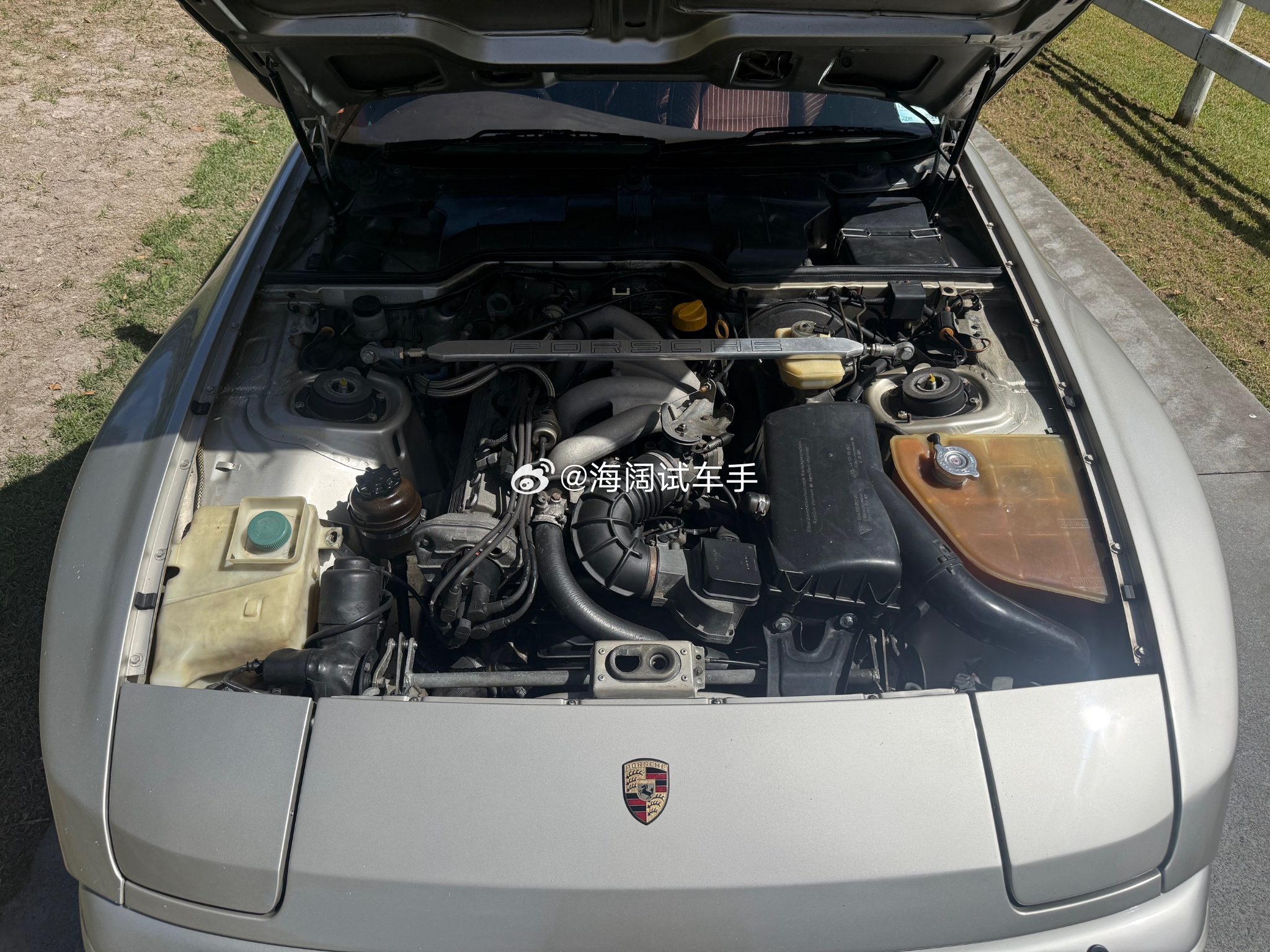 1989年保时捷944，说是2.7升四缸汽油机，手动挡，说是更换了保时捷原厂的全
