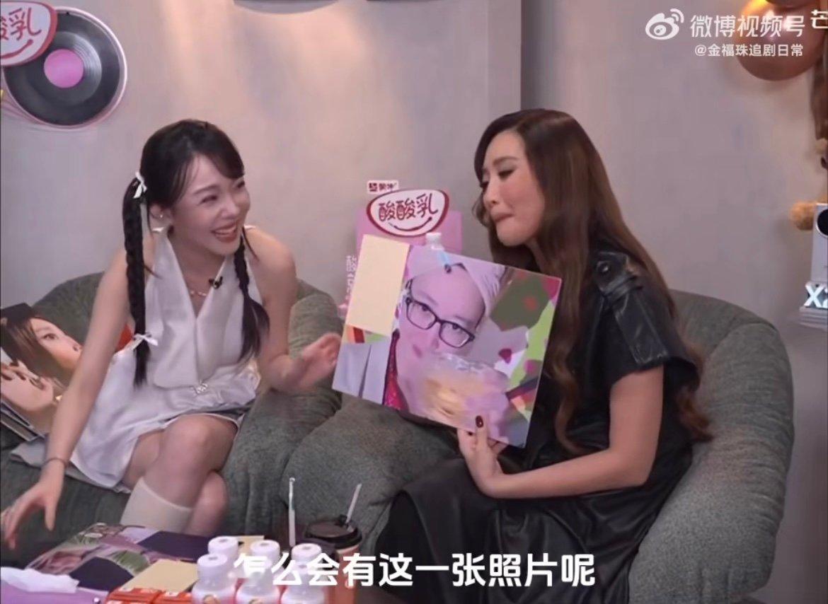 Alin上台前喝了点酒 原来是用这种方式给自己打气呀！微醺状态下声音更有质感，念