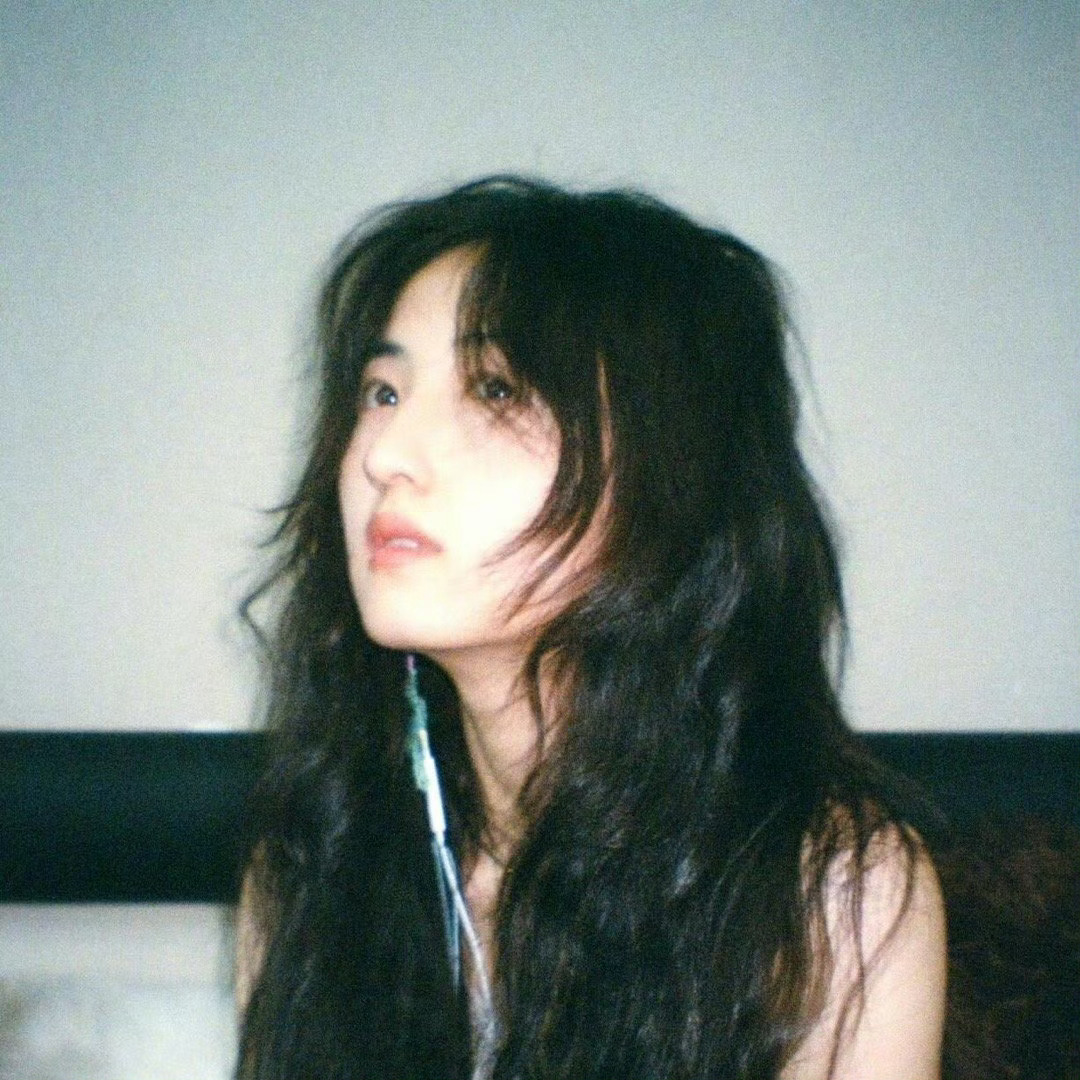 鲁豫问张子枫天分会消失吗 从小演技都在线的妹妹，每个剧都有看过 ​​​