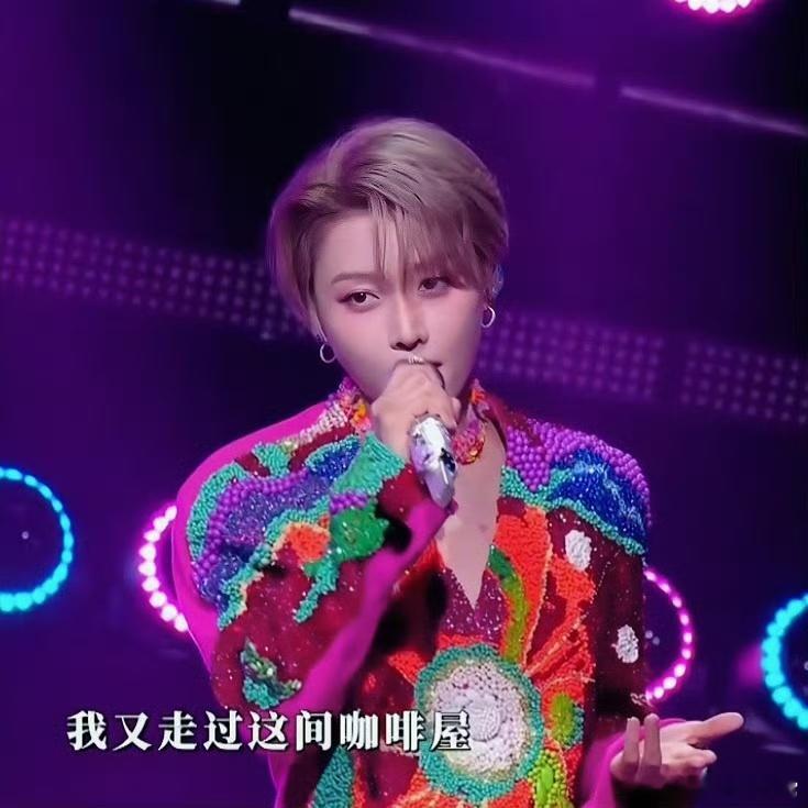 刘雨昕一开口就稳了 这是不修音就敢发的水平！与金海心合唱《走过咖啡屋》，刘雨昕用