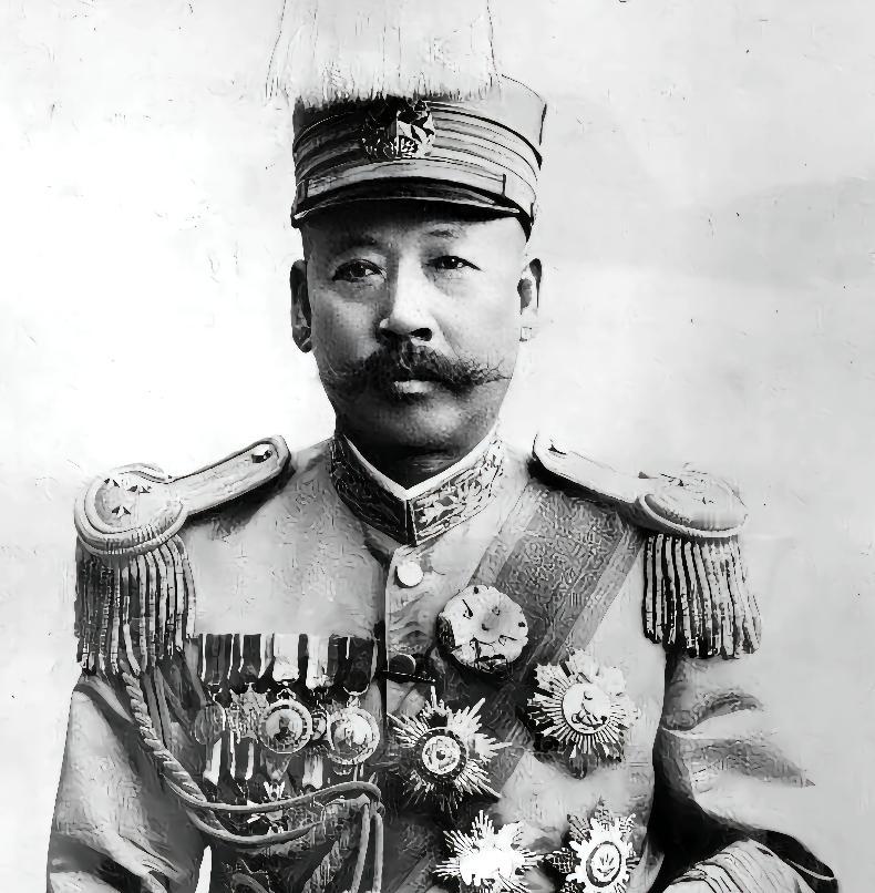 之前有一帮躺平博主，天天在网上宣传消极言论。他们声称：“反正现在阶级已经固化，卷