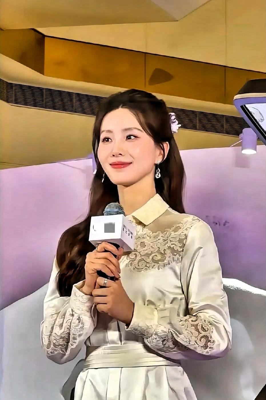 最看不懂的人就是刘诗诗了，
已经39岁了，婚也结了，儿子也生了，却还是没有留下，