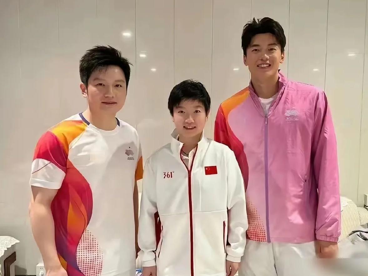 为什么我觉得樊振东更帅

樊振东啊，那是真帅。

他的帅不是那种浮于表面的，是从
