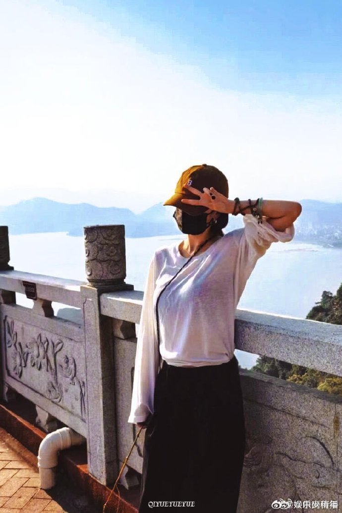 杨幂国庆节想自驾旅行 幂姐的国庆自驾计划也太让人期待啦！带着超酷旅行车向大家征集