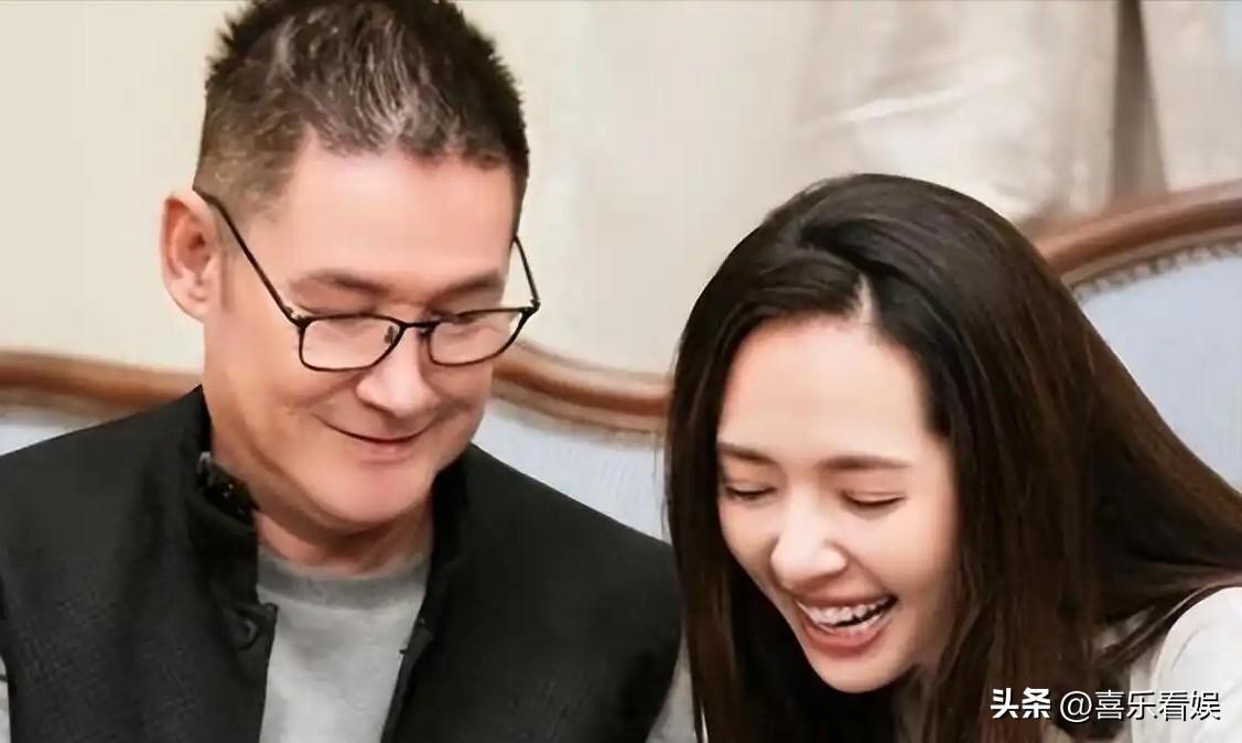 郭碧婷爸爸，难掩幸福！
 
6月26号，郭碧婷爸爸在社交平台晒出度假照，配文直接