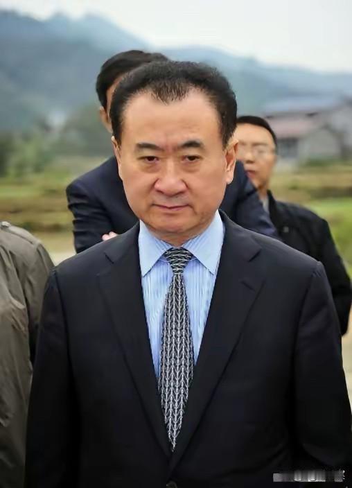 不查不知道，被王健林给惊呆了！
没想到，老王为了搞定6000亿的欠款，硬是撑了整
