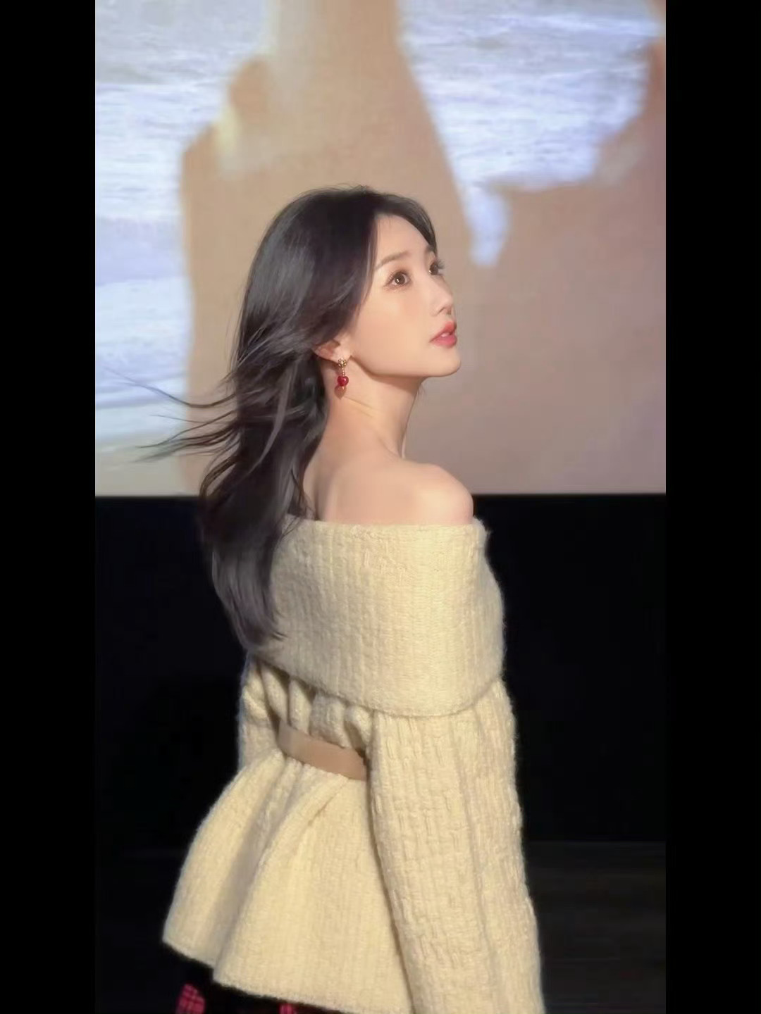 被光所惑[心]11月都要一切顺利～ 毛晓彤 属于叶思北的专属十月[许愿星] 11