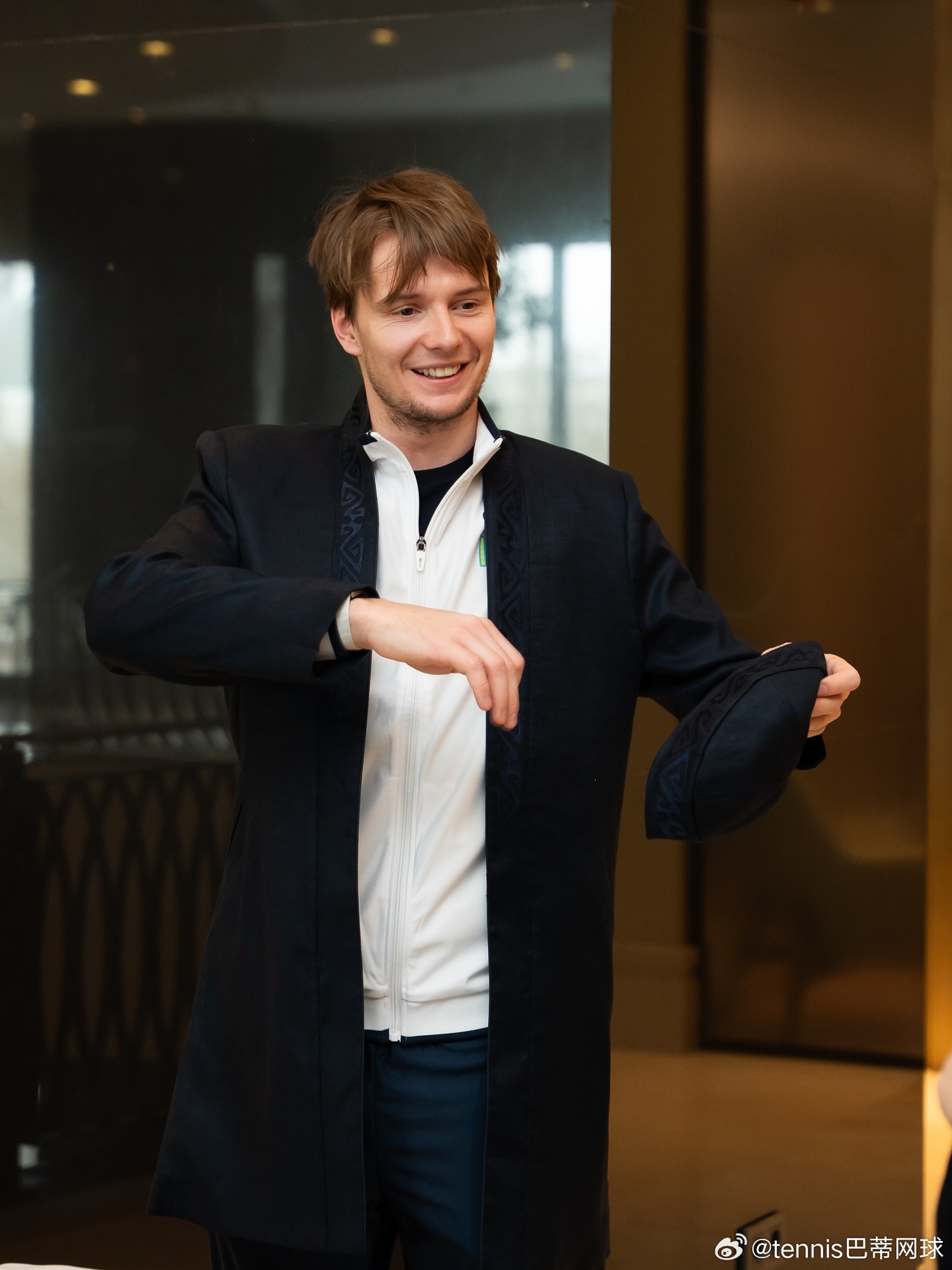 莱巴金娜在哈国全国服装日的秀上次发过莱巴金娜的，但是我有刷到还有布伯力克，舍甫琴