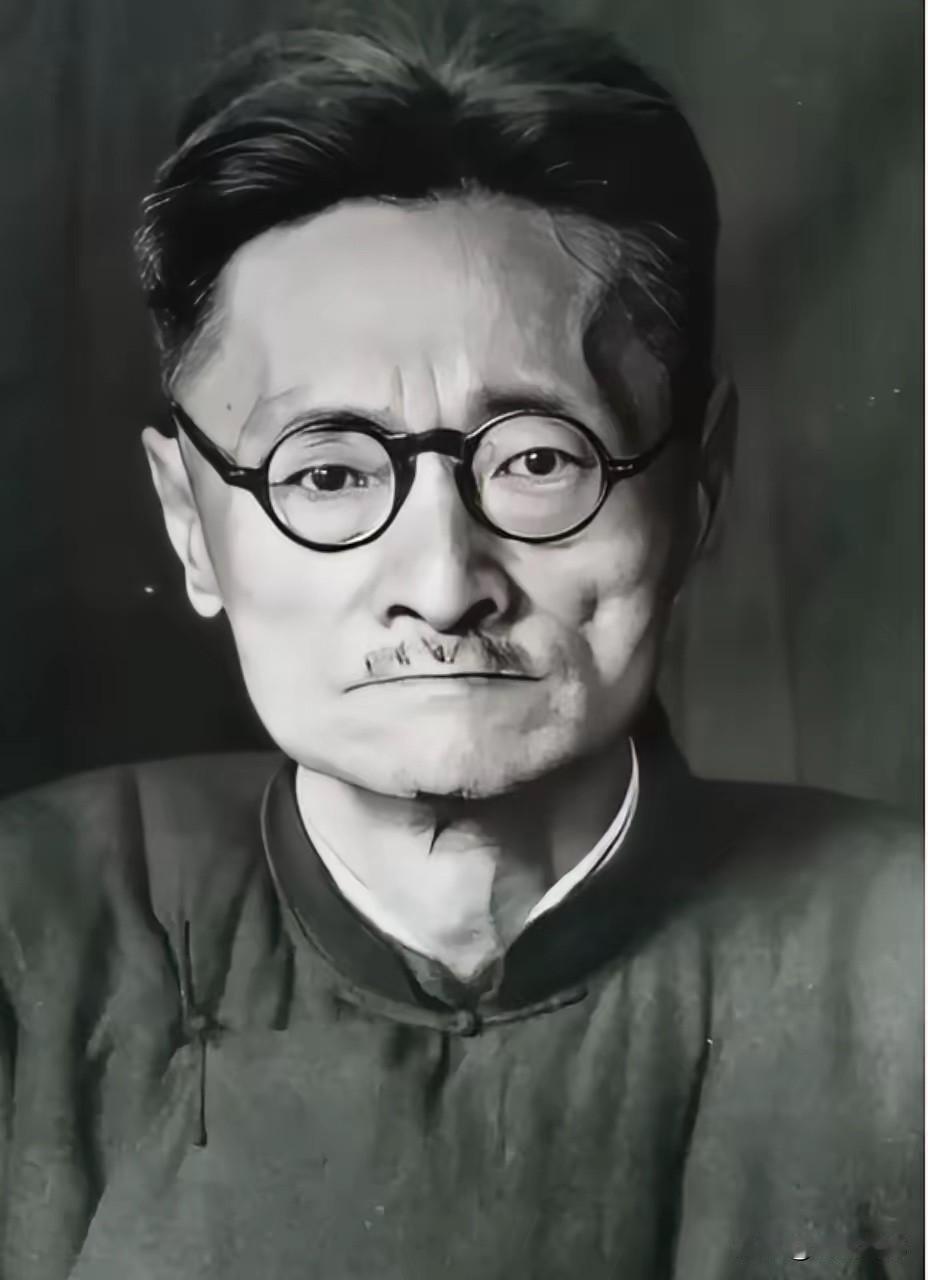 1937年，北大教授刘文典被日本人抄家，旁边翻译官朝他喝道：太君问你话，你怎么不