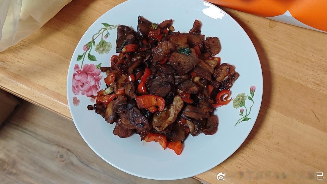 215【有图】猫猫做的红椒杏鲍菇炒肉片 ​​​