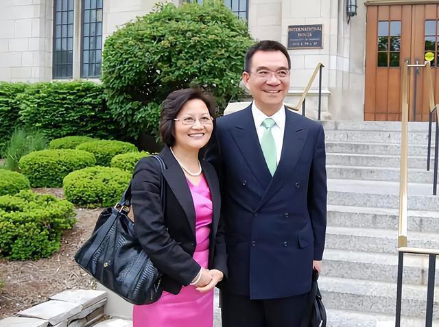 1979年，金门某驻防连长神秘失踪，震惊台湾省高层，然而连长的妻子在面对官方审讯