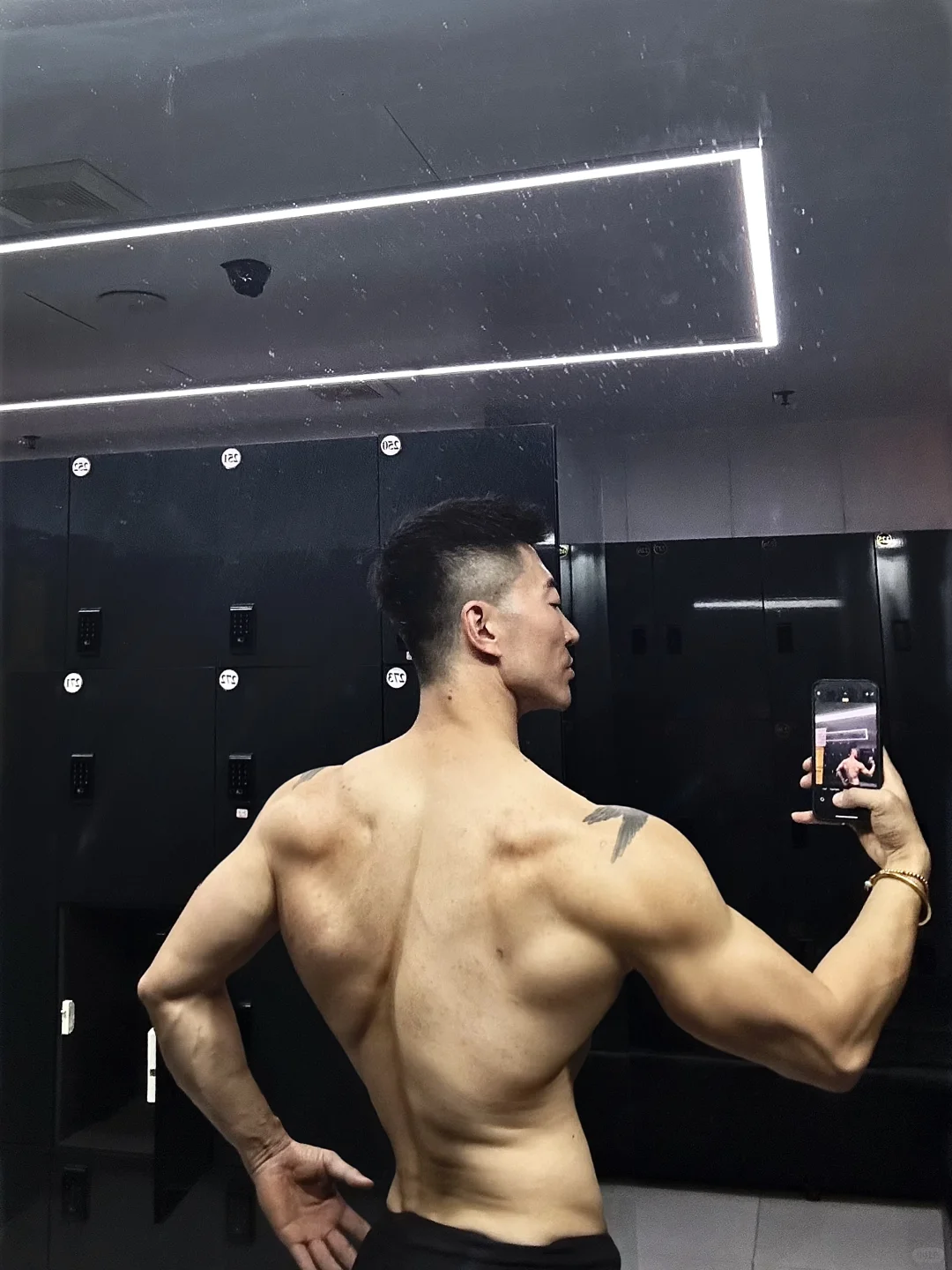 枪不擦不亮，人不练不壮