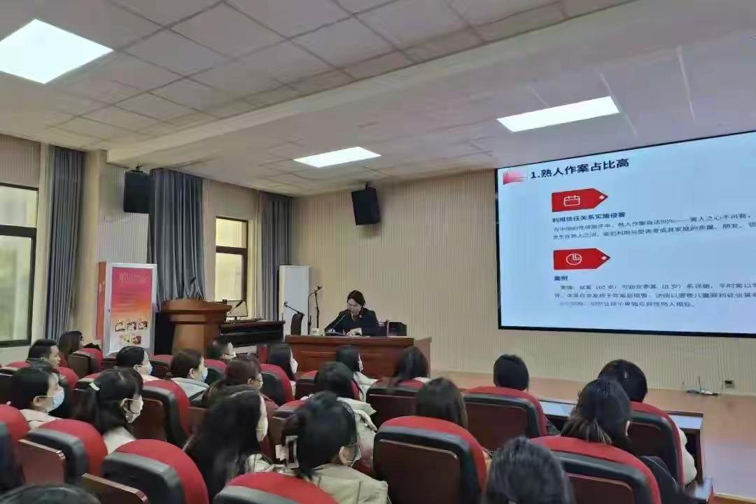 11月28日，安康汉滨法院，一场关于“法治与童年”的温暖故事悄然上演。在这个平凡