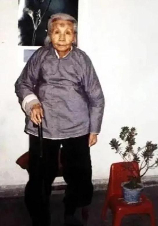 1992年，88岁老奶奶叮嘱孙子说道：我死后，一定要好好保存遗体，将来会出现奇迹