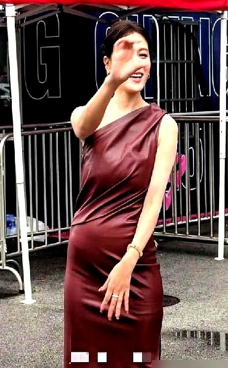 中年女星身材管理，真不是短期吃草就能搞定的。

阚清子产后8个月冲《乘风2026